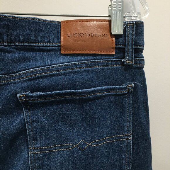 LUCKY BRAND Medium/Dark Wash Denim SWEET Logo Hardware Mid-Rise Straight Jeans - Picture 10 of 10